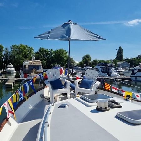 Traditional Boat Hotel Thorpe  Exterior photo