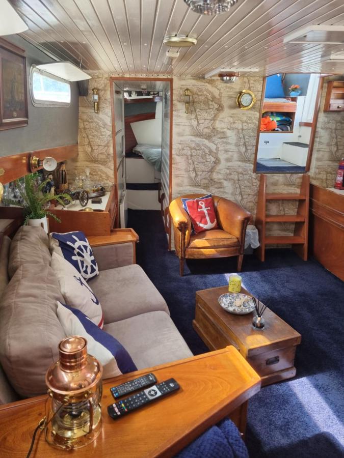Traditional Boat Hotel Thorpe  Exterior photo