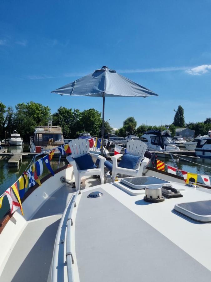 Traditional Boat Hotel Thorpe  Exterior photo